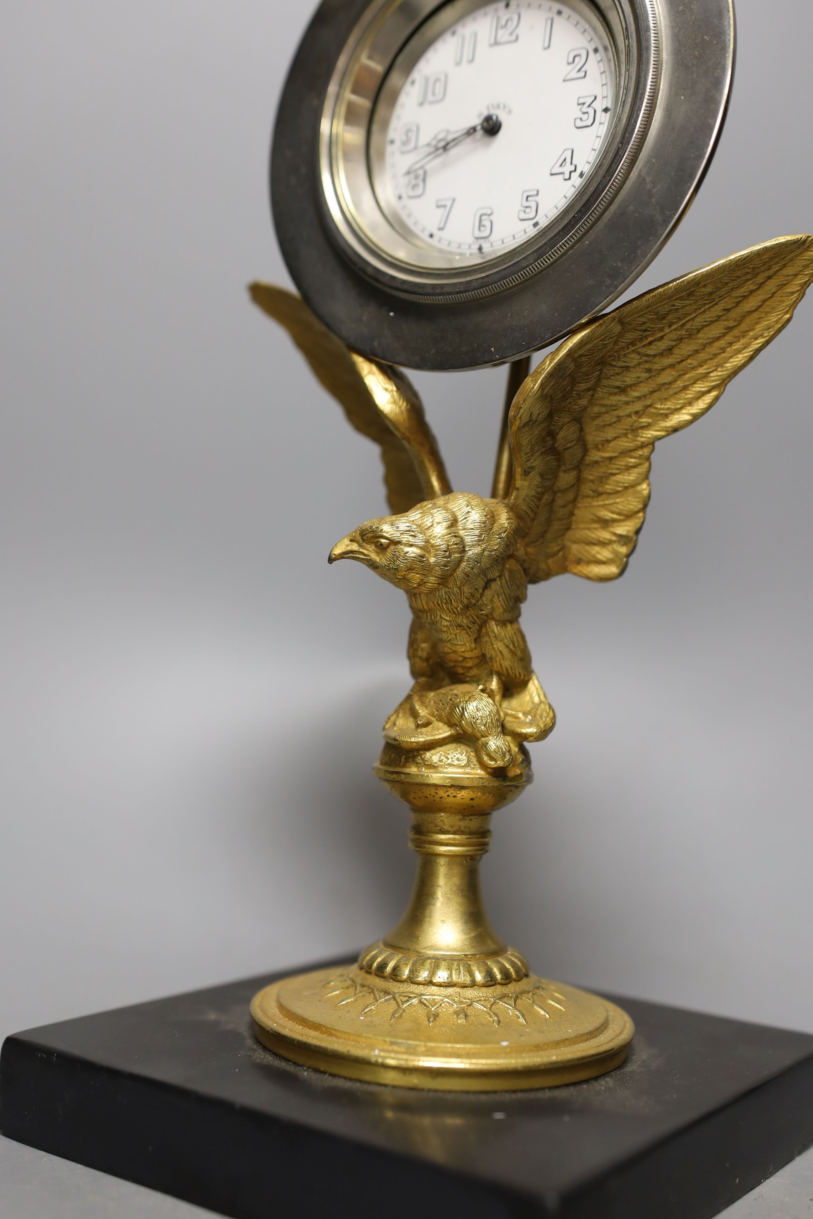 A gilt metal 8 day ‘eagle’ desk timepiece with marble slab base 30cm